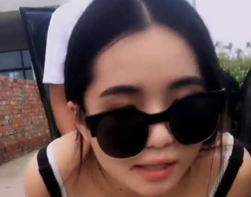 巨乳美女主播为了挑战刺激和男友开车到乡下别人农家小院旁边偷偷啪啪【日本综合爱爱网】