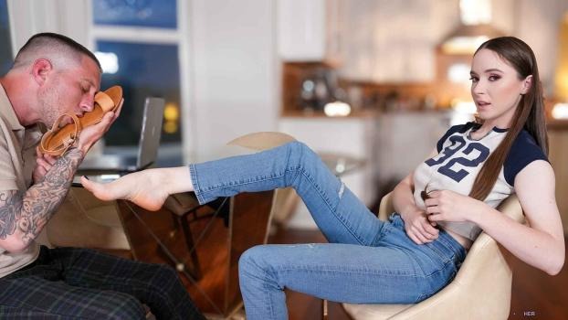 Love Her Feet – Hazel Moore-avr